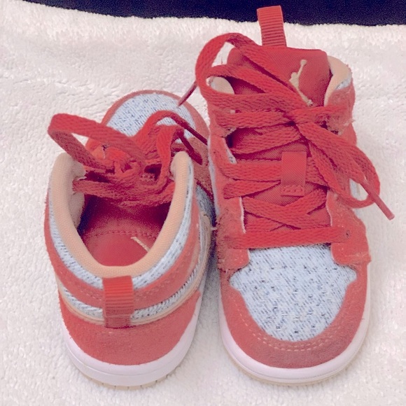 Jordan 1 Mid SE (TD) - Picture 1 of 3